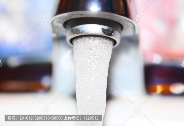 水