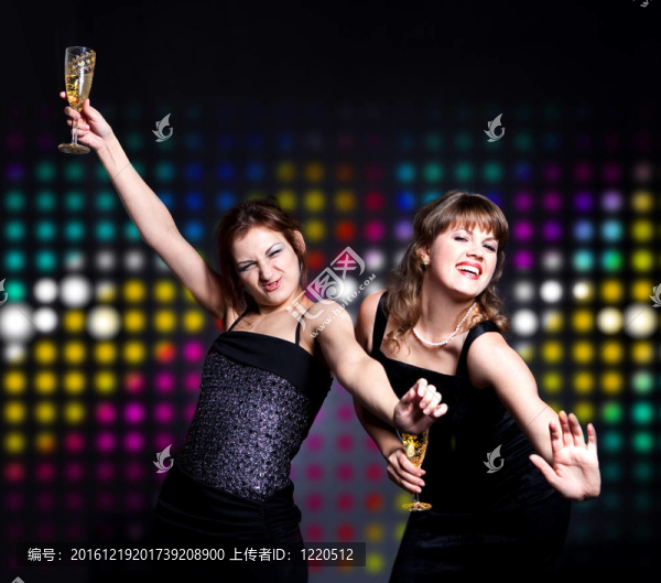 兩個(gè)女人跳舞