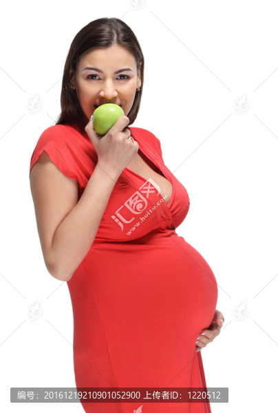 快樂懷孕的女人與蘋果
