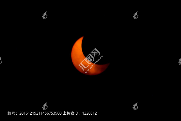 東京；5月21日：2012日，月亮在太陽下通過，月食發(fā)生在5月21日的。1994以來地球上第一次環(huán)食