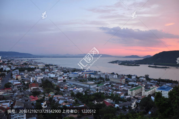 日落海濱城市Songkha；泰國(guó)