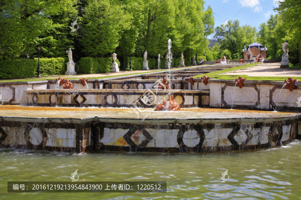 古代公園18世紀(jì)的噴泉與雕塑