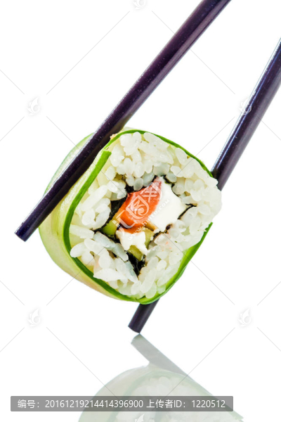 白色背景壽司卷