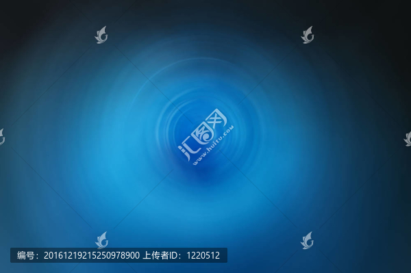 落在海洋里。