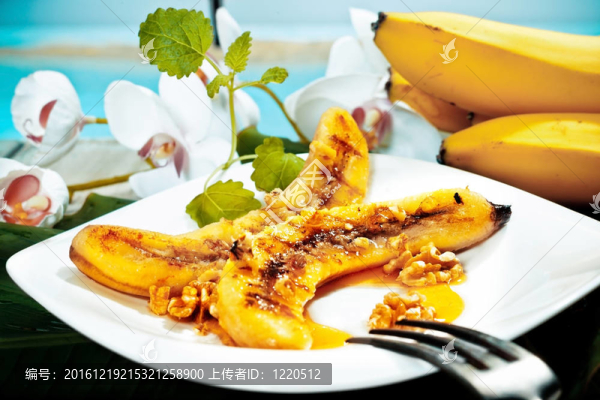 烤香蕉核桃甜點