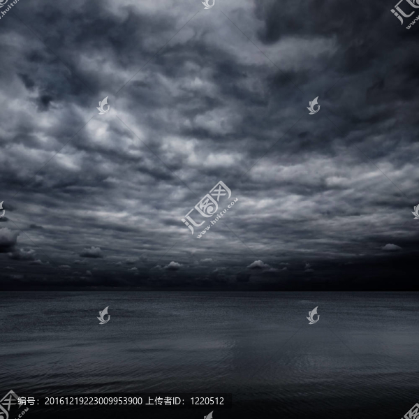 海與天空。