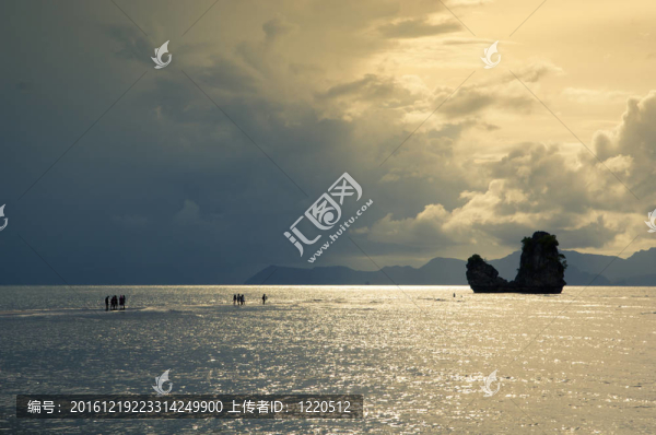 暴風(fēng)雨的剪影