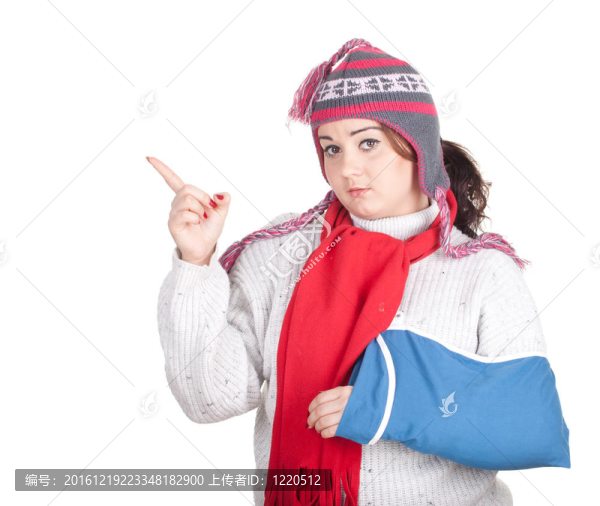 用手指著胖女人