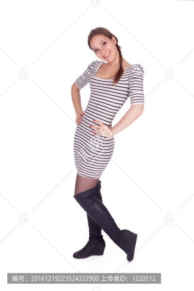 微笑的年輕漂亮的長(zhǎng)發(fā)女人穿著