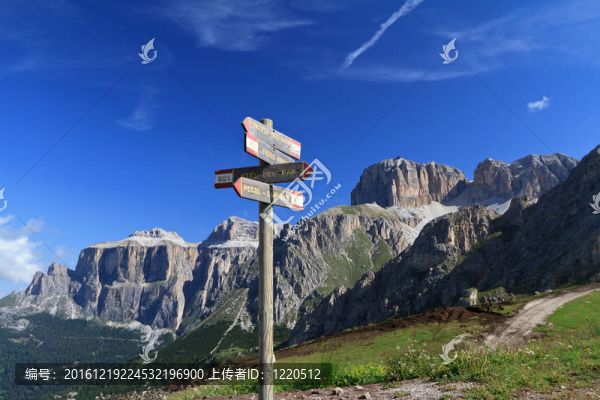 標志和Dolomites