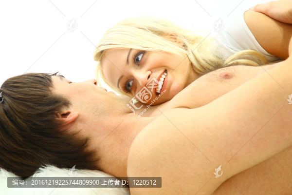 特寫畫像一個快樂的年輕女人放松