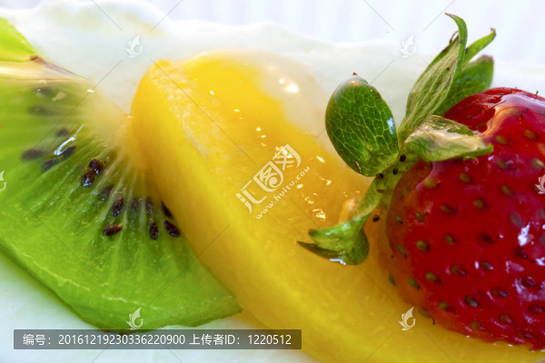 Strawberry,Kiwi和橘子蛋糕