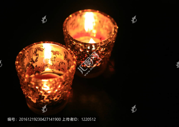 黑暗房間的蠟燭