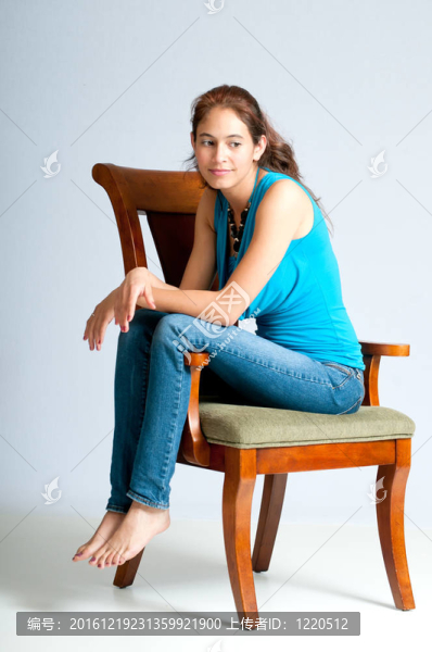 漂亮的年輕女子享受周到的休息
