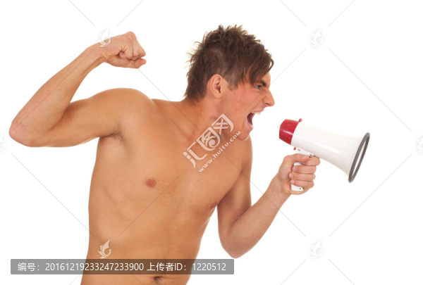 憤怒的年輕人尖叫著赤裸的擴(kuò)音器；分離