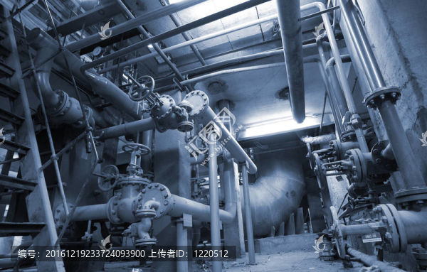 現(xiàn)代工業(yè)廠房內(nèi)發(fā)現(xiàn)的電纜和管道設(shè)備