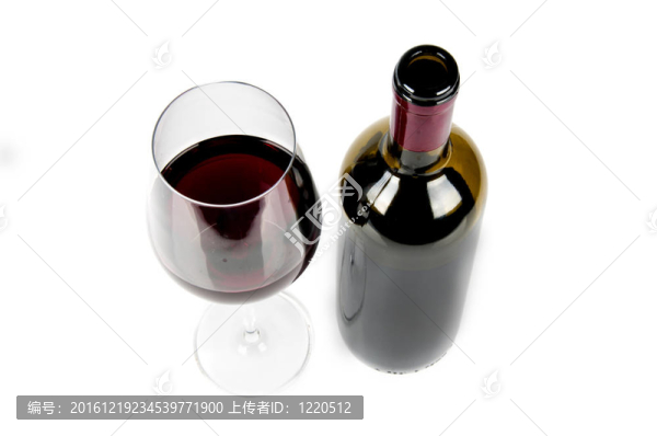 一瓶酒和一杯