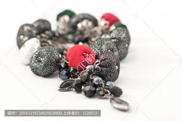 首飾耳環(huán)項鏈
