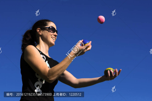 女人雜耍球