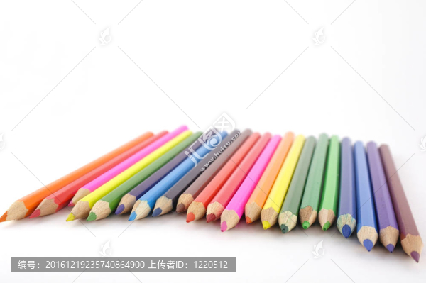 彩色鉛筆在白色
