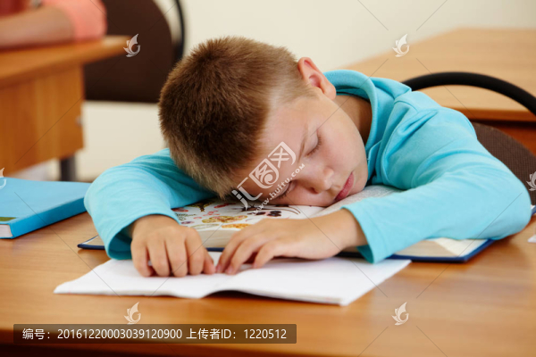 在課上睡覺