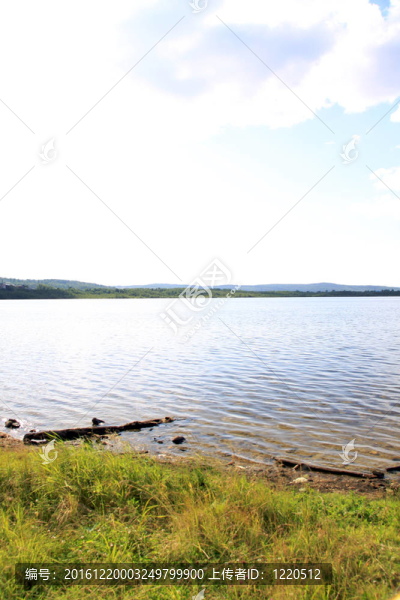 夏天的風景。烏拉爾山脈的河流