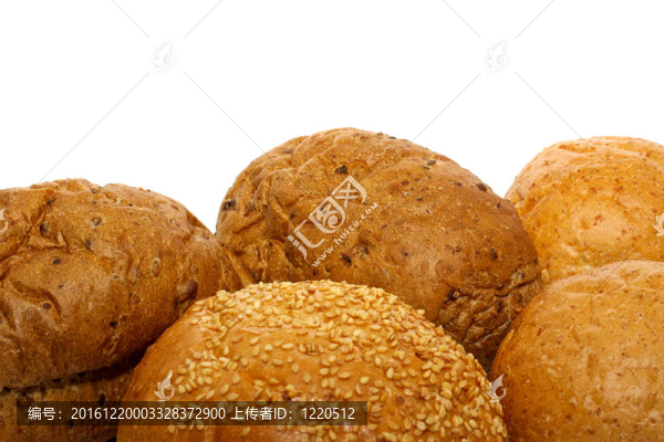 個全麥和黑麥面包和孤立