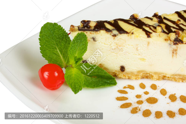 在白色背景的美食片芝士蛋糕