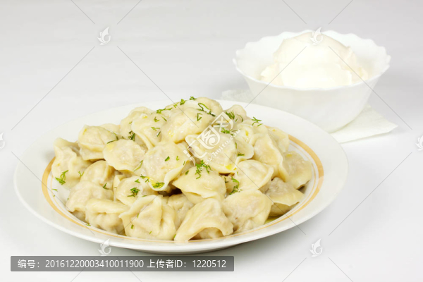 與傳統(tǒng)的俄羅斯菜碗-,pelmeni