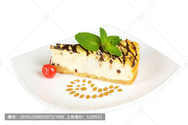在白色背景的美食片芝士蛋糕