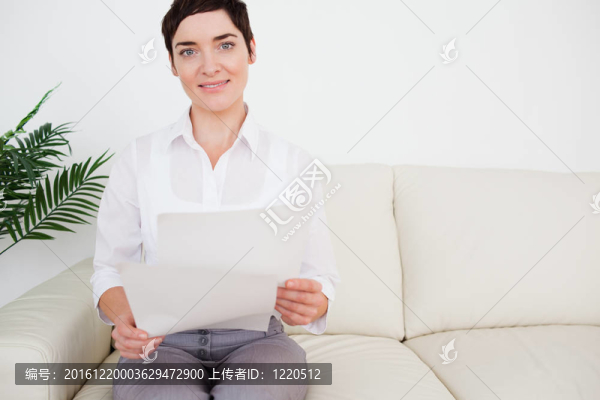 可愛(ài)的女人與紙