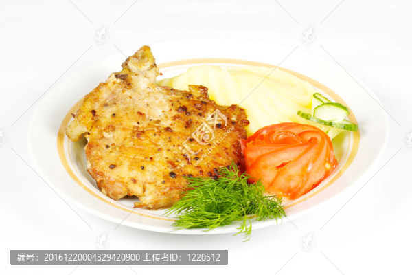 一口新鮮蔬菜澆水里脊牛排