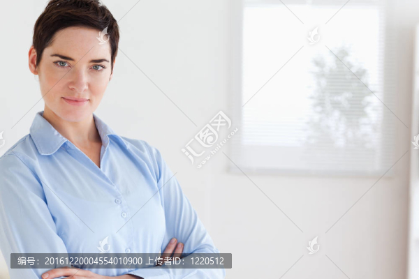 嚴(yán)重的黑發(fā)女商人冒充