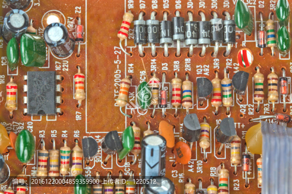 具有電子元件宏觀背景的印刷電路板
