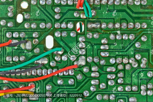 具有電子元件宏觀背景的印刷電路板