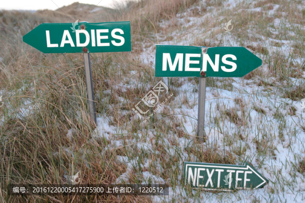 女士簽署上述男裝標志和下一發(fā)球區(qū)標志