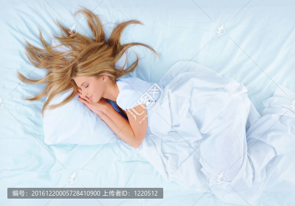 床上的女人