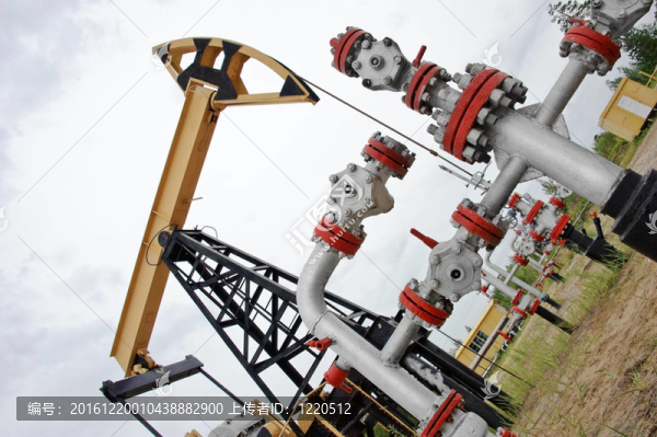 pumpjack和油井。