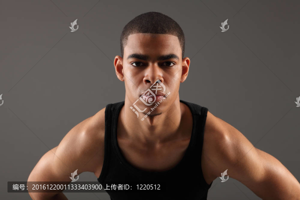 非洲裔美國人的肩部肌肉