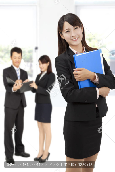 在辦公室的女商人微笑
