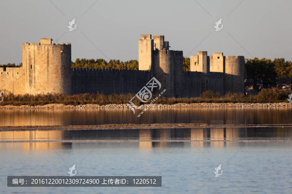 中世紀城鎮(zhèn)的艾格莫爾特城墻；法國