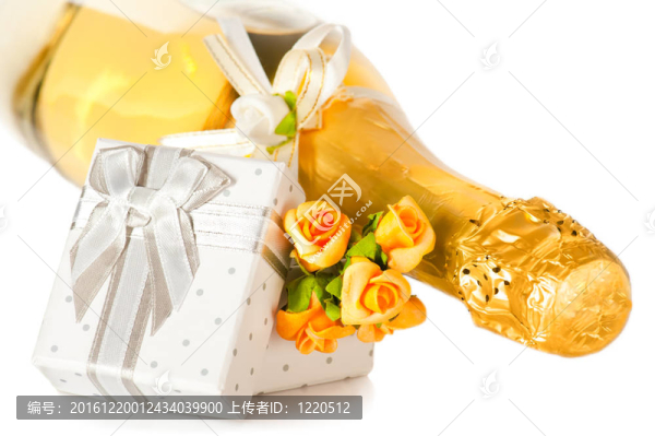 香檳瓶；禮品盒弓和花胸花