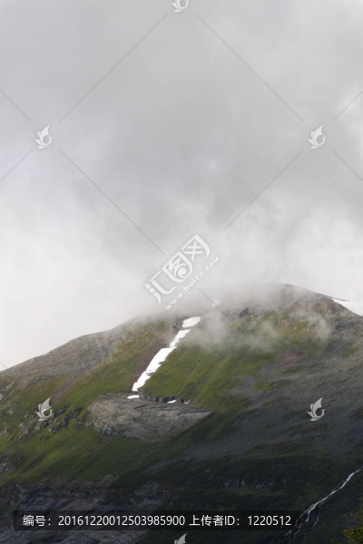 云和山。
