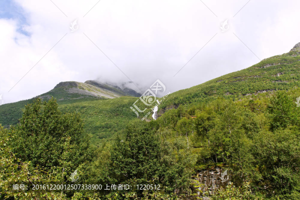 云和山。