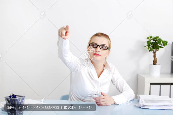 商人把一個(gè)抽象的按鈕。