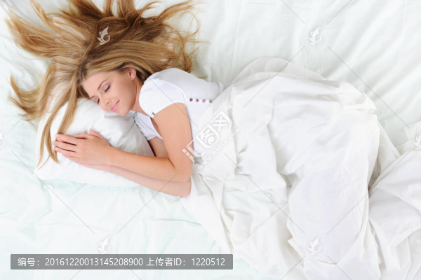 床上的女人