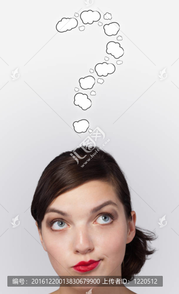 年輕的頭看著白色的痕跡