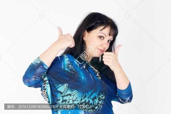 漂亮的女人豎起大拇指