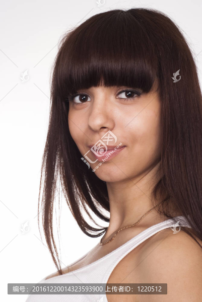 可愛的女孩冒充