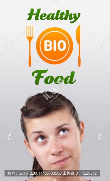 年輕女孩看著健康食品的跡象